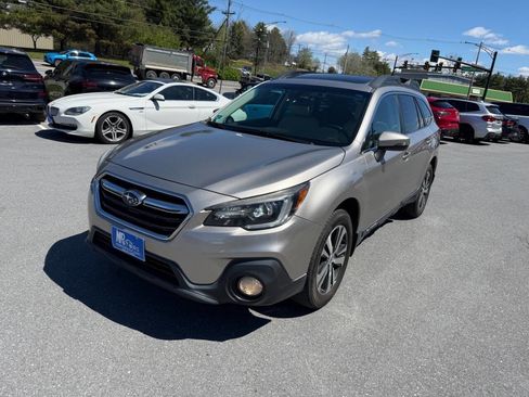 Used 2019 Subaru Outback 2.5i Limited AWD/4WD image 2