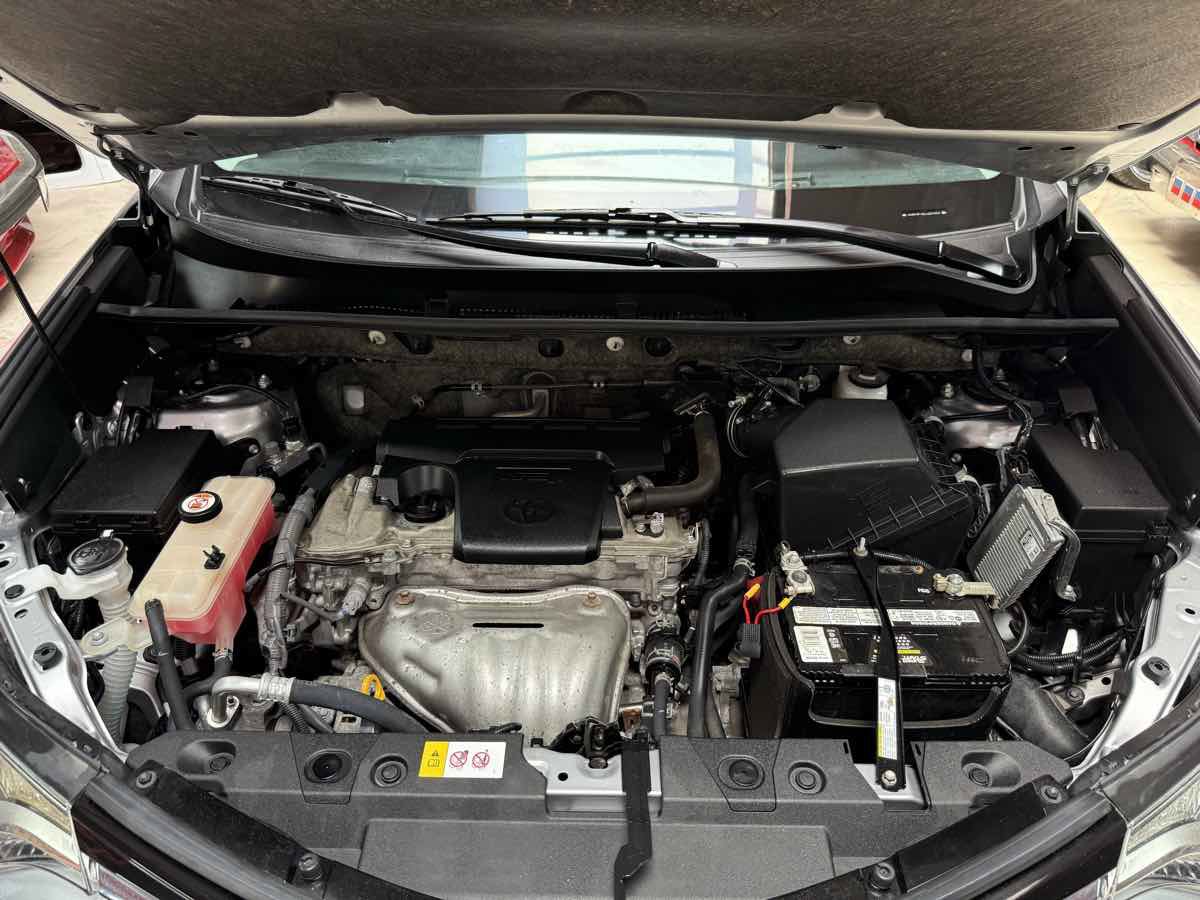 Used 2018 Toyota RAV4 LE w/ All Weather Liner Package AWD/4WD image 33