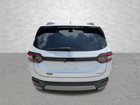 Used 2023 Honda Pilot Touring image 3