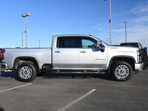 Used 2020 Chevrolet Silverado 3500 High Country w/ Technology Package image 5