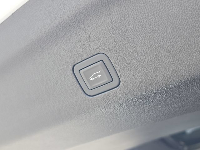 Used 2026 Chevrolet Suburban Premier AWD/4WD image 12