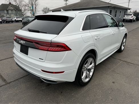 Used 2022 Audi Q8 Premium Plus image 3