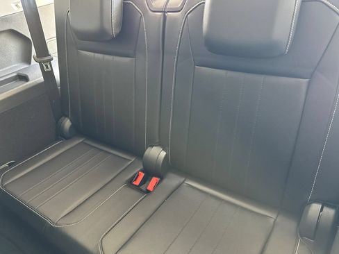 Used 2023 Volkswagen Tiguan SE FWD image 15
