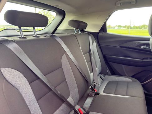 Used 2023 Chevrolet TrailBlazer LS FWD image 32