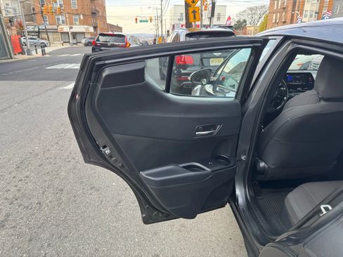 Used 2018 Toyota C-HR XLE image 22