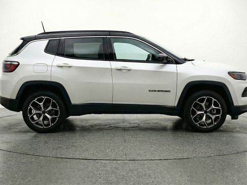 Used 2025 Jeep Compass Limited image 11