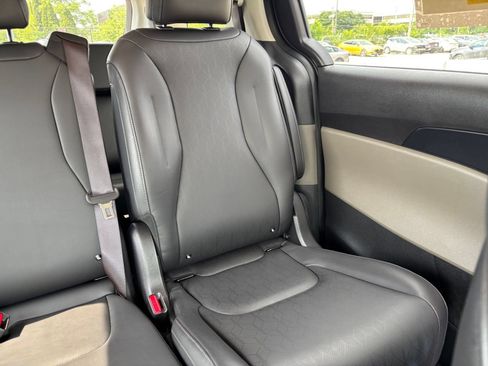 Used 2026 Kia Carnival FWD image 36