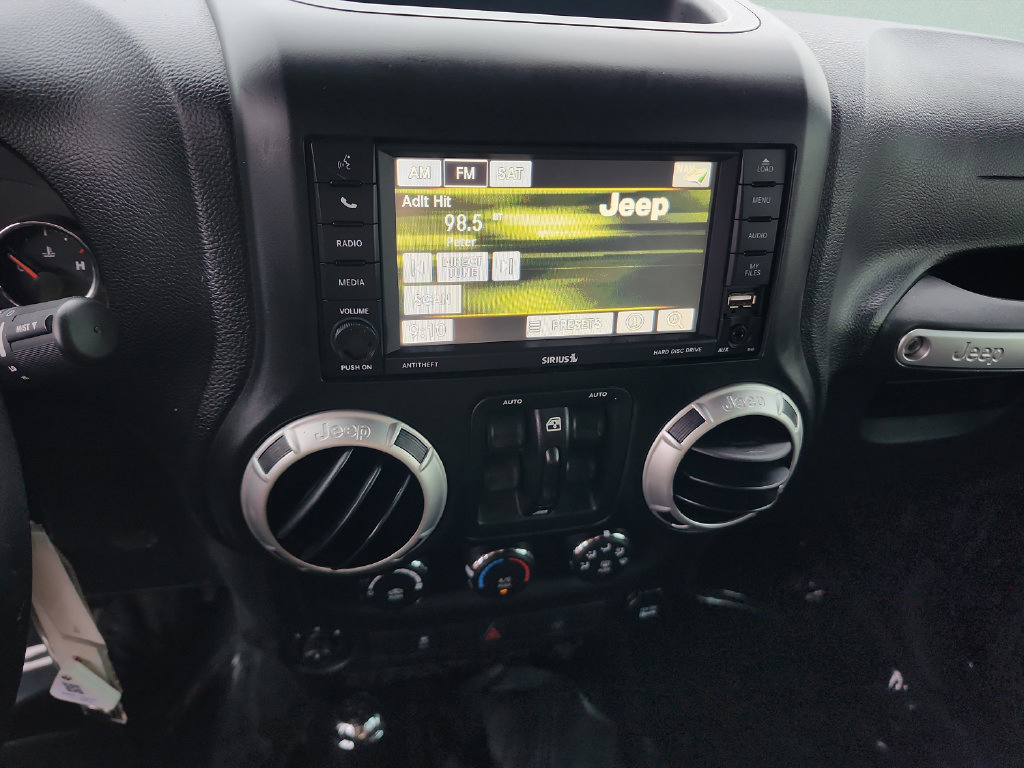Used 2013 Jeep Wrangler Unlimited Sahara w/ Connectivity Group AWD/4WD image 23