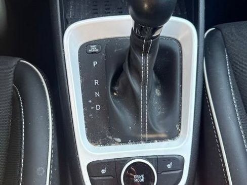 Used 2024 Hyundai Venue Limited FWD image 13