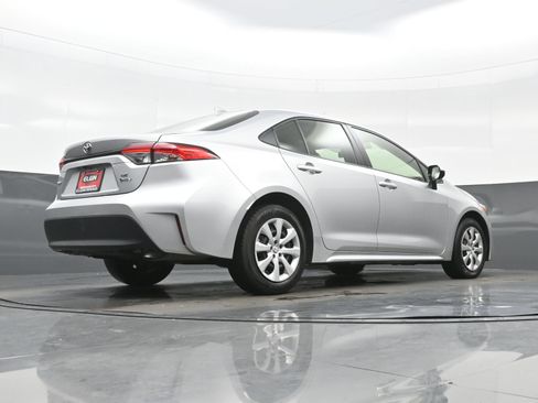 Used 2025 Toyota Corolla LE FWD image 30