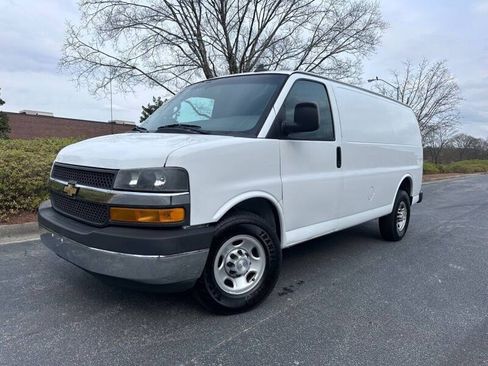 Used 2018 Chevrolet Express 2500 RWD image 2