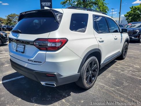 Used 2025 Honda Pilot Black Edition image 8