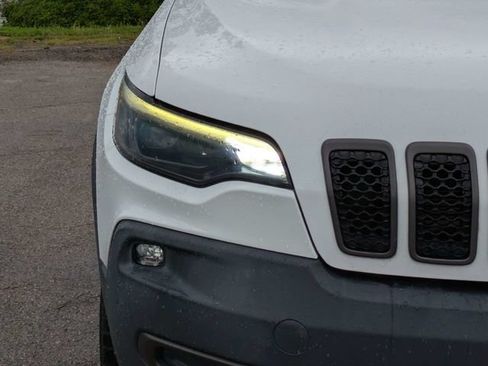Used 2019 Jeep Cherokee Trailhawk AWD/4WD image 9