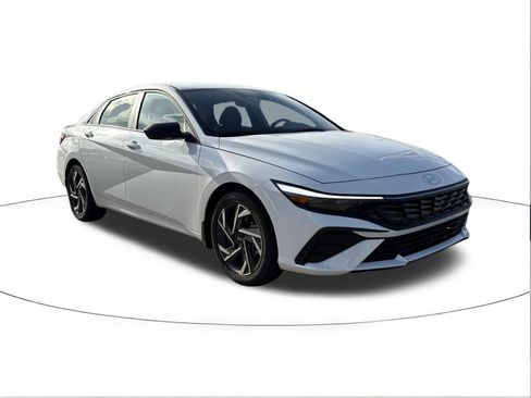 Used 2025 Hyundai Elantra Sport FWD image 1