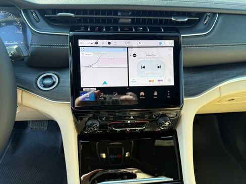 New 2025 Jeep Grand Cherokee Limited image 18