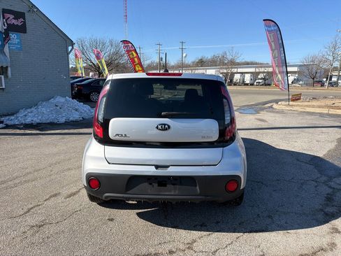 Used 2017 Kia Soul FWD image 7