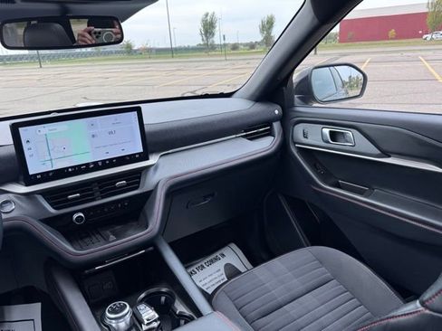 Used 2025 Ford Explorer ST-Line w/ Premium Package image 15