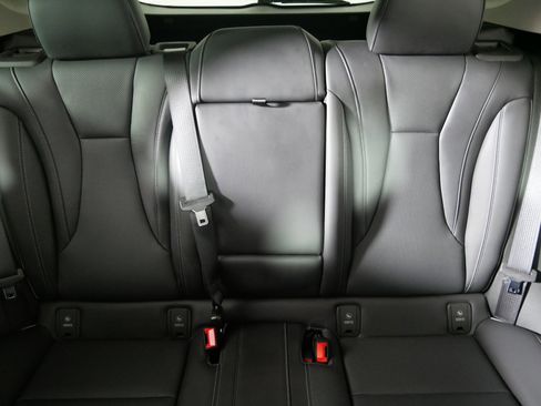 Used 2023 Buick Envision Essence image 13