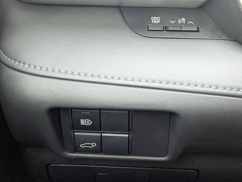 Used 2021 Toyota Highlander XLE AWD/4WD image 21