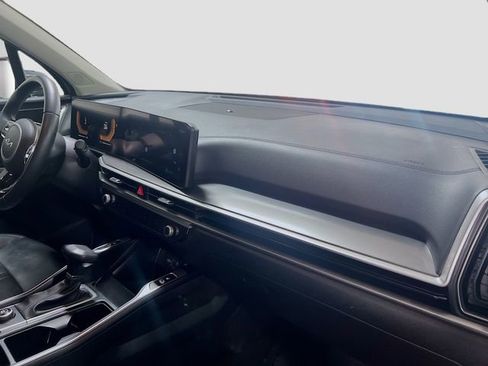 Used 2024 Kia Sorento S image 31