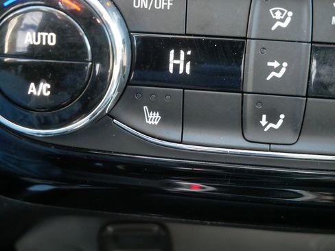 Used 2025 Chevrolet Trax LT w/ LT Convenience Package image 30