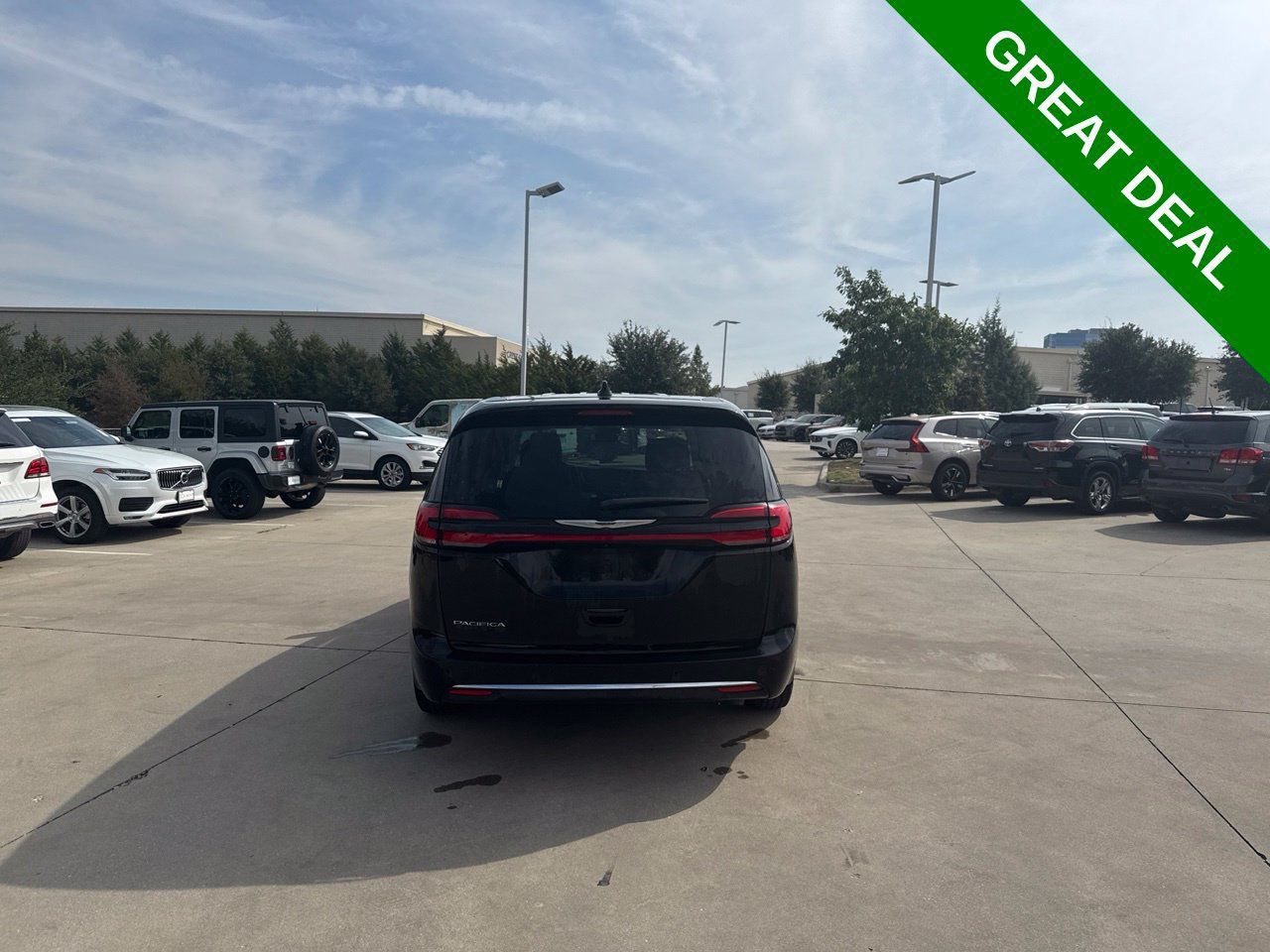 Used 2024 Chrysler Pacifica Touring-L FWD image 6