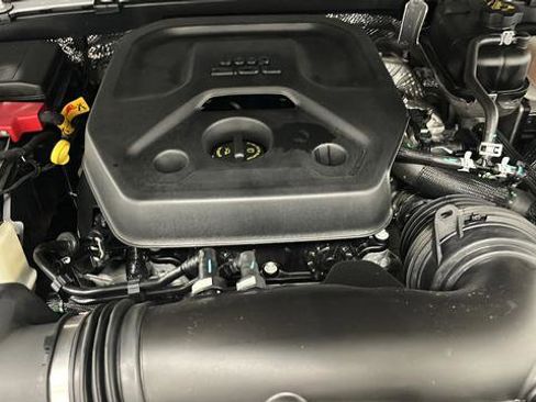 Used 2025 Jeep Wrangler Unlimited Rubicon 4xe image 26