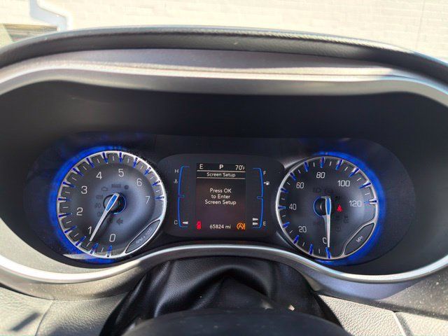 Used 2020 Chrysler Pacifica Touring-L FWD image 16