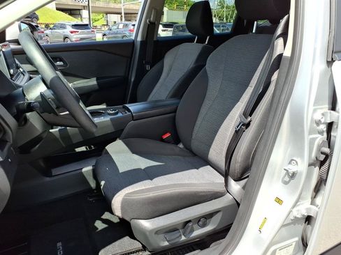 Used 2023 Nissan Rogue SV AWD/4WD image 7