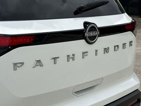 Used 2025 Nissan Pathfinder SV FWD image 10