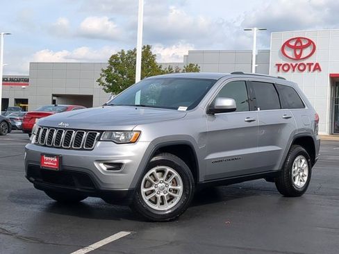 Used 2018 Jeep Grand Cherokee Laredo image 2