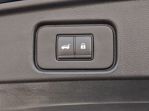 Used 2025 Nissan Pathfinder SL AWD/4WD image 31