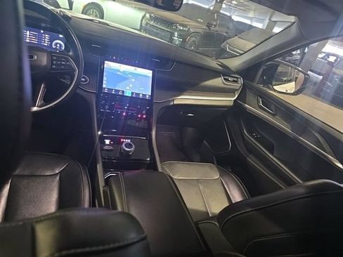 Used 2022 Jeep Grand Cherokee Limited AWD/4WD image 11