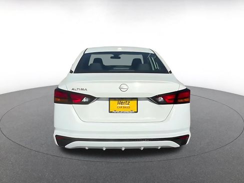 Used 2025 Nissan Altima 2.5 SV FWD image 12