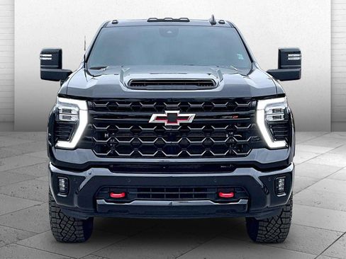 Used 2025 Chevrolet Silverado 2500 ZR2 w/ Technology Package AWD/4WD image 2