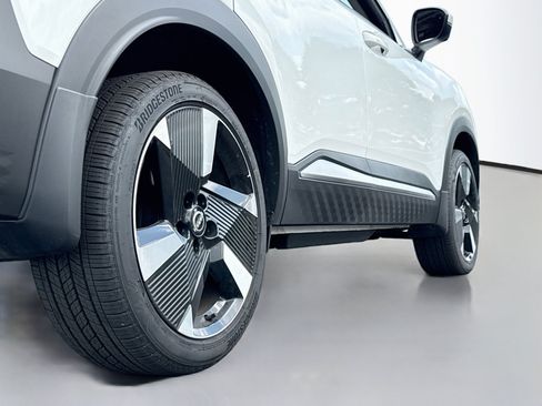 Certified 2025 Nissan Kicks SR AWD/4WD image 9