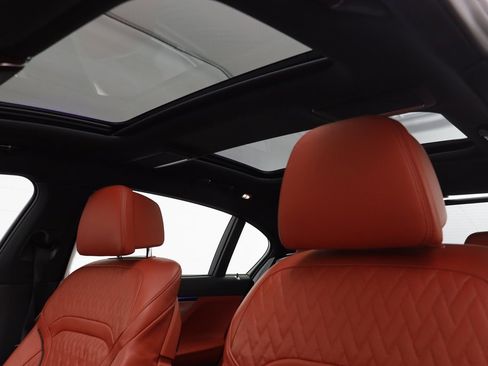 Used 2022 BMW ALPINA B7 xDrive image 17