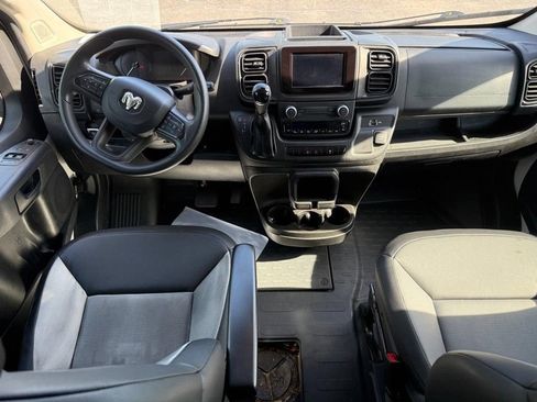 Used 2024 RAM ProMaster 2500 w/ Convenience Group FWD image 9