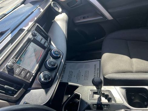 Used 2016 Toyota RAV4 LE AWD/4WD image 11