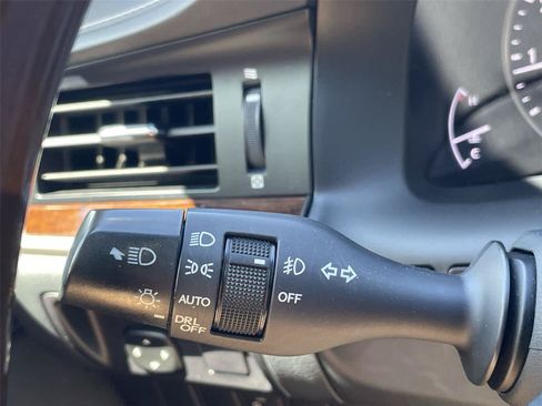 Used 2013 Lexus ES 350 w/ Luxury Pkg FWD image 24