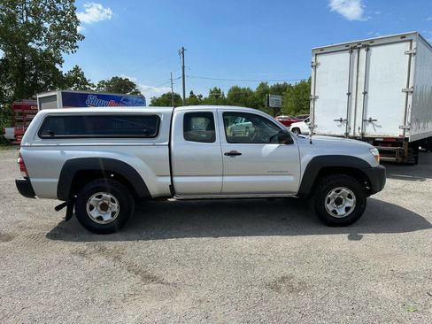 Used 2011 Toyota Tacoma Base 4x4 4dr Access Cab 6.1 ft image 2