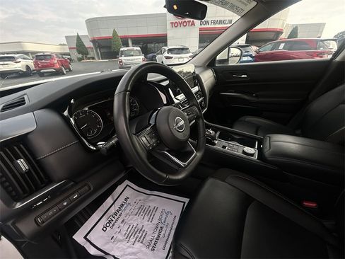 Certified 2023 Nissan Pathfinder SL image 11