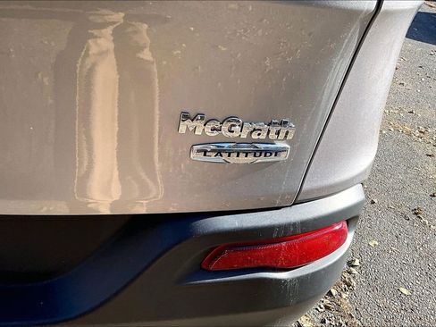 Used 2017 Jeep Cherokee Latitude w/ Cold Weather Group image 25