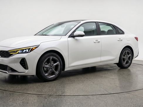 Used 2025 Kia K4 FWD image 3