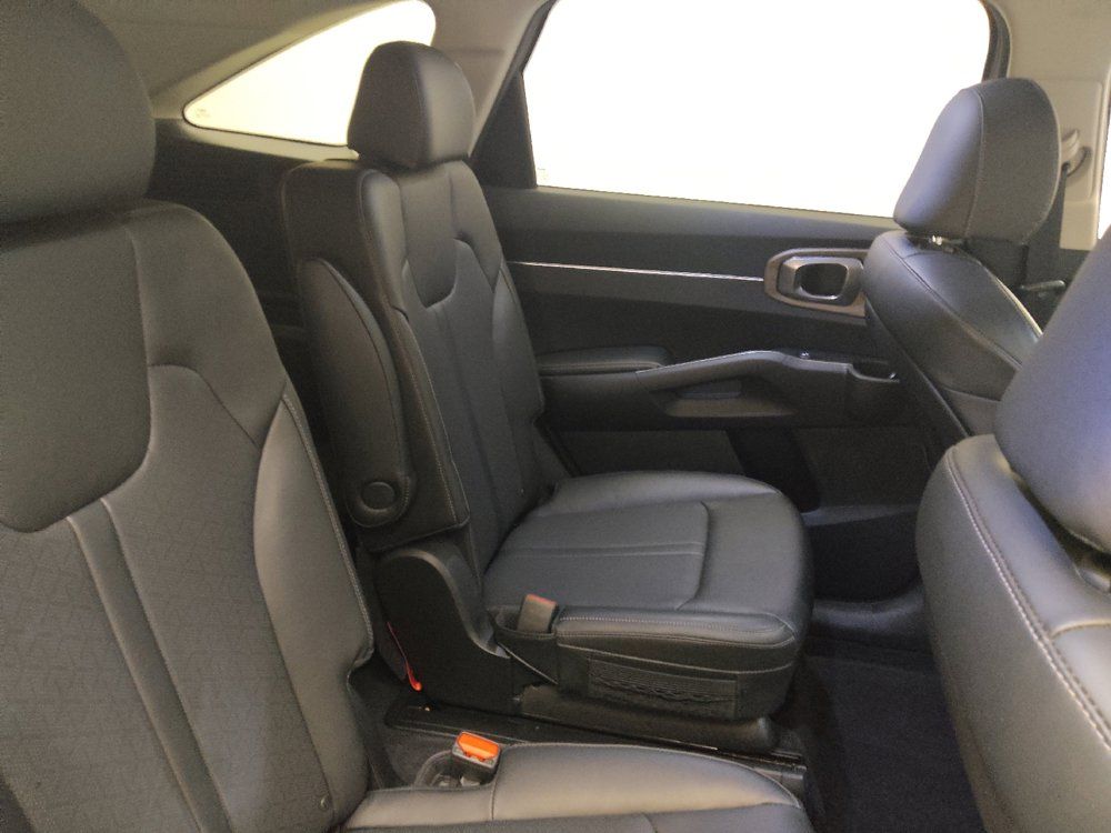 Used 2023 Kia Sorento EX w/ Panoramic Sunroof Package FWD image 19