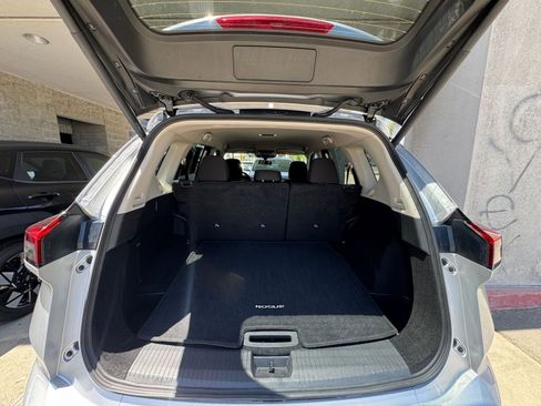 Used 2025 Nissan Rogue SV FWD image 33