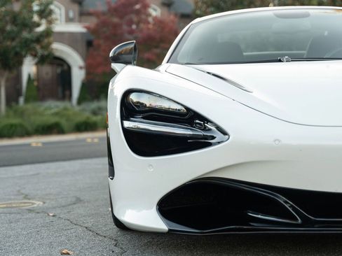 Used 2021 McLaren 720S Spider image 19