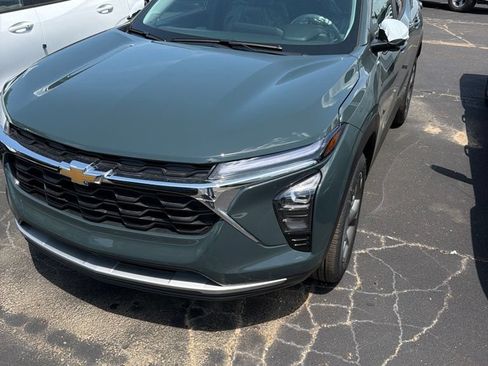 New 2026 Chevrolet Trax LT w/ LT Convenience Package FWD image 1