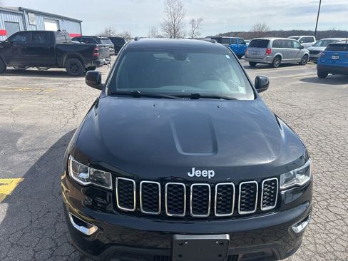 Used 2017 Jeep Grand Cherokee Laredo w/ Quick Order Package 23E image 2