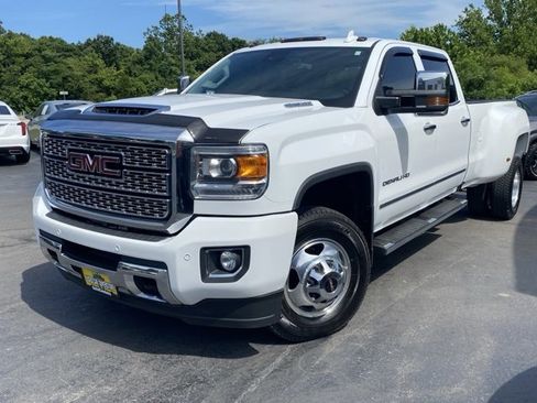 Used 2019 GMC Sierra 3500 Denali image 3